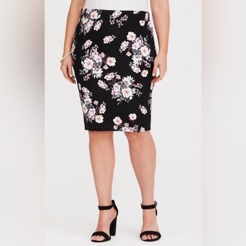 Torrid Sz 1 Midi Studio Luxe Ponte Pencil Skirt Women’s 1X, 14/16 Floral Black